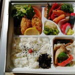 割烹 むらさき - 幕の内弁当　お刺身追加