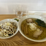 ぜんや - ぜんやラーメンとメンマチャーシュー丼+あったら嬉しい香の物