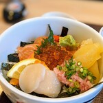 海鮮丼 日の出 - 