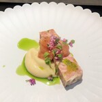 パルコ フィエラ - 足寄のホエイ豚、穴子、ソースには札幌のいちご、バニラ