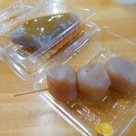 2号売店 おぐま - みそおでん(100円)と玉こんにゃく(100円)