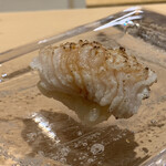 鮨 天使 - 伝助穴子（大きなネタを細かに骨切りされており、食感の良さに驚かされました。）