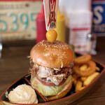ブラザーズ - 七福神バーガーwithサワークリームオニオン