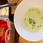 ビストロ　ラグー - ランチセットの枝豆のスープ。(バターは50円)