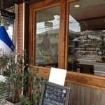 ビストロ　ラグー - 目印の国旗