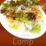 カフェ　Lamp - グリーンサラダにはオニオンドレッシングが特におすすめ！
