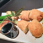 魚貝三昧 げん屋 - 肉巻きオニオンヌーボーフライ