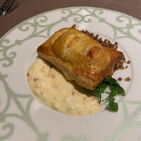 Russian Restaurant ROGOVSKI 銀座 - エビとキングサーモンのパイ包み焼き