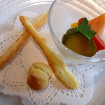 エルルカン・ビス - チーズパイ、ピクルス