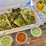 TACOS EL BRONCO - 料理写真:四種類のタコとディップ。