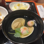 炭焼うな富士 - はまぐりと手毬麩のお吸い物