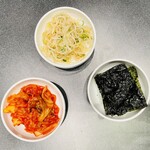 スンドゥブ専門店 OKKII - おかず3種
            ナムル
            キムチ･韓国のり