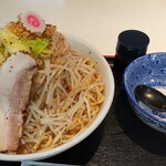 らーめん つけめん 満帆 - 【 ごじ野菜増し 】＋ 【 特盛・500g  】 ９００円 ＋ ２２０円