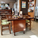 めん処 陣内 - 店内。
ここが入口から一番近い席。