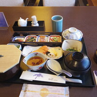 京料理 熊魚菴 たん熊北店 横浜ホテルニューグランド店 - 品数が多いのが良いですね