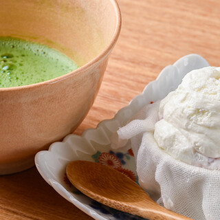 お食事の後にはドルチェと香り高い抹茶をどうぞ。