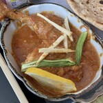 FOOD BOX - チキンカライ上から。鶏モモ一本まるごと