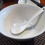 完食。容器も真っ白で綺麗です。