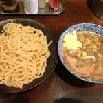 麺屋　宝袋 - １号魚介豚骨つけ麺の中盛 750円にチャーシュートッピング200円