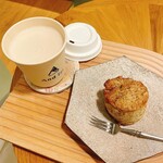 アンドテイ - 『ミルクティー
      (茶葉：有機ほうじ茶
      ミルク：オーツサイド
      甘さ：ストレート)』
      『全粒粉のスコーン アールグレイとりんご』