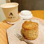 アンドテイ - 『ミルクティー
      (茶葉：有機ほうじ茶
      ミルク：オーツサイド
      甘さ：ストレート)』
      『全粒粉のスコーン アールグレイとりんご』