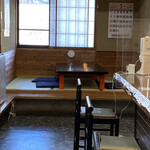 ととやまさ - 小上がりの座敷が有ります。