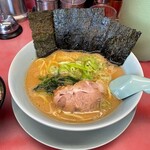 山岡家 - 海苔並べ替えると家系ラーメンのようです