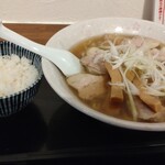 麺とおばんざいとお酒のお店 佳什 - 肉中華そば塩、サービスライス1050円