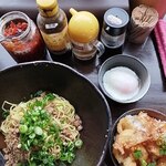 楽 - 汁なし担々麺ほか