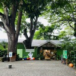 Tropical Farms - ◎オアフ島で唯一のマカダミアナッツ加工工場に併設されている。