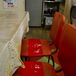 天龍菜館 - いい椅子だぁ！