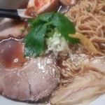 三枚肉・肩ロースチャーシュー・穂先めんま…どれも美味しい(゜∇^d)!!