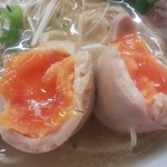 こむぎ - 味玉の黄身はゲル状で完璧仕上げ