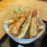 天ぷら割烹 いけだ - 海老二尾、穴子、鶏肉、ししとう、銀杏、ナス、椎茸、エノキ、大葉、カボチャと豪華。これで¥900！