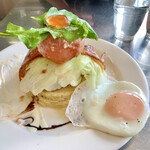 RAINBOW PANCAKE - 「B.L.R.T（BLT＋ルッコラ）」¥1450
                        目玉焼きトッピング¥150×2