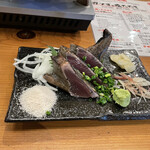 茨城地のもの わらやき料理 たたきの一九 - カツオの塩たたき