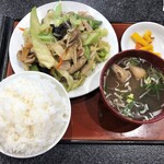 Chuukasan - 野菜炒め（小盆）とごはん大盛り。