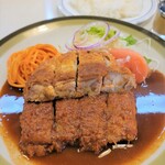 レストラン・タカヤマ - チキンカツレツ。肉厚です。