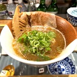 大衆中華スタンド チャーシュー パンチ - 選べるチャーシュー中華そば醤油（肩ロース）880円