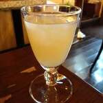 高山珈琲 - シナモントーストのセットの林檎ジュース