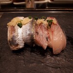 寿司 魚がし日本一 - いわし２貫３００円＋あじ２貫３００円