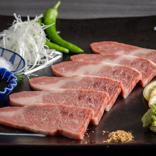 We purchase carefully selected meats including "Wagyu beef" and "Hormone" chilled!