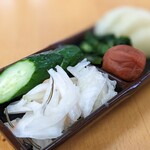 はとや食堂 - 漬け物盛り合わせ