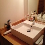 肘折温泉丸屋旅館 - ピカピカの洗面台