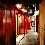 舞桜 - 内観写真:店内風景(通路の両側に個室があります)トイレに行った帰りに撮影(笑)