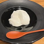 お肉一枚売りの焼肉店 焼肉とどろき - 自慢のトロける杏仁豆腐