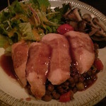 SAKURA CAFE - 鶏肉のﾛｰｽﾄ　赤ﾜｲﾝｿｰｽ