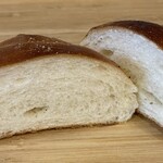 トリュフベーカリー - 白トリュフの塩パン