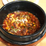 紅葉亭 - いやだといったのに…。鬼のように辛い特別メニューの麻婆豆腐。1,500円だったかな？　本当に辛すぎて体が震えます。美味しいからギリギリ食べられます