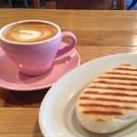 イリヤプラスカフェ - パニーニとカフェラテ